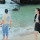 6 Potret Kebahagiaan Yeni Inka Bareng Suami, Seru Main di Pantai