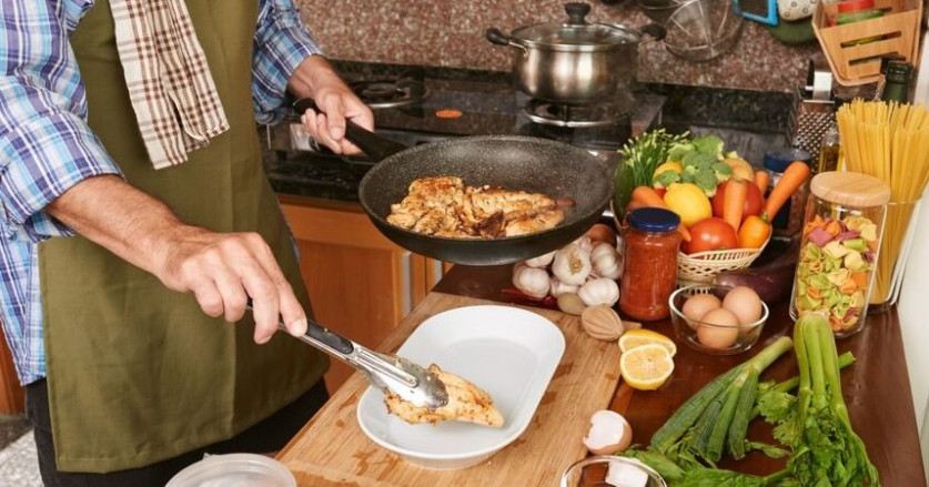 9 Hal yang Selalu Ada di Dapur Keluarga Saat Lebaran