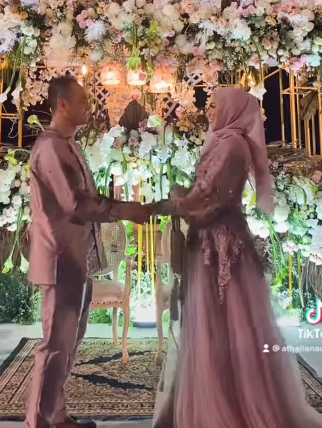 7 Potret Lamaran Venna Melinda dan Ferry Irawan, Jadi Kado Ulang Tahun